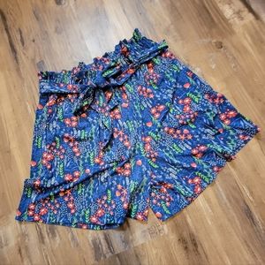 NWOT Lularoe Ella Blue & Red Floral Paper Bag Shorts Size Medium